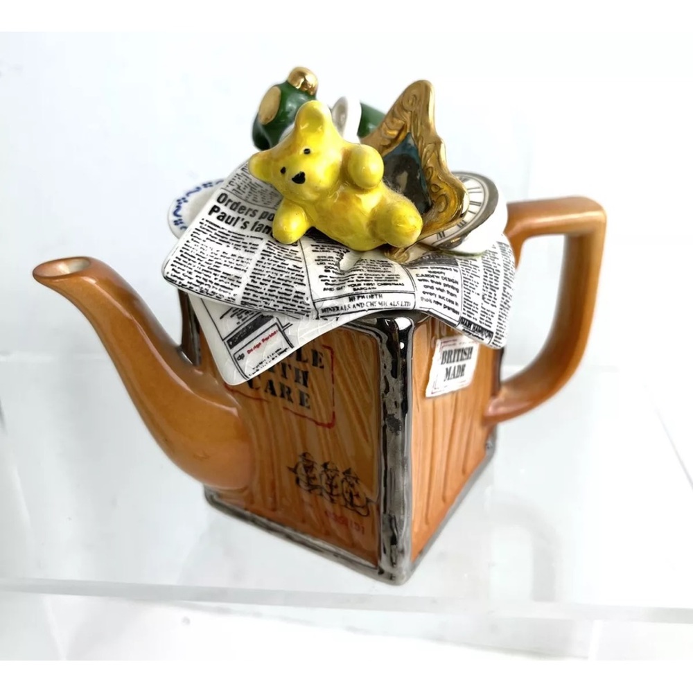 Vtg CARDEW England Small Moving Day Teapot Crate Toys Dishes Clock Newspaper